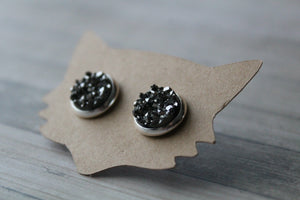 10mm Gunmetal In A Silver Stud