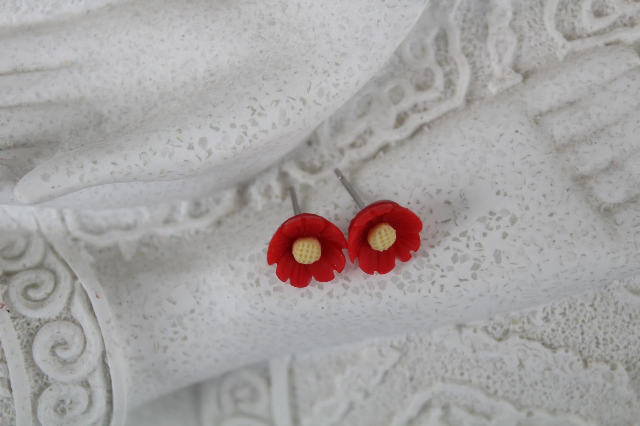 8mm red/yellow flower earrings