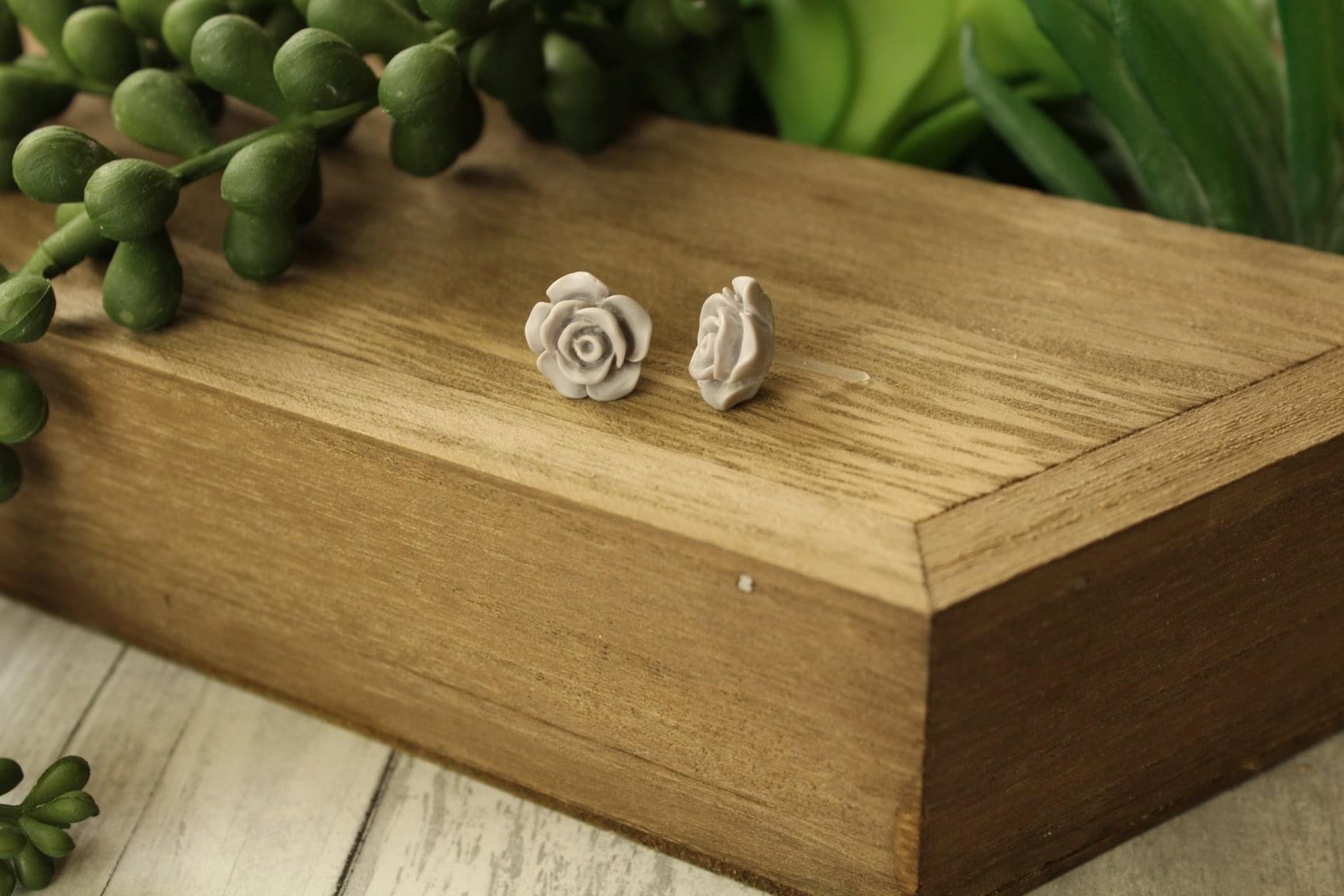 12mm Grey Flower Earrings