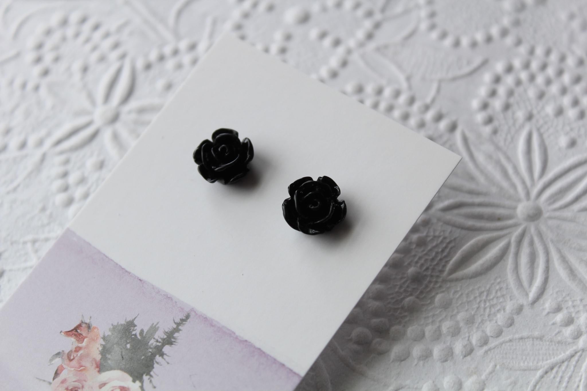8mm Black Flower Earrings 1