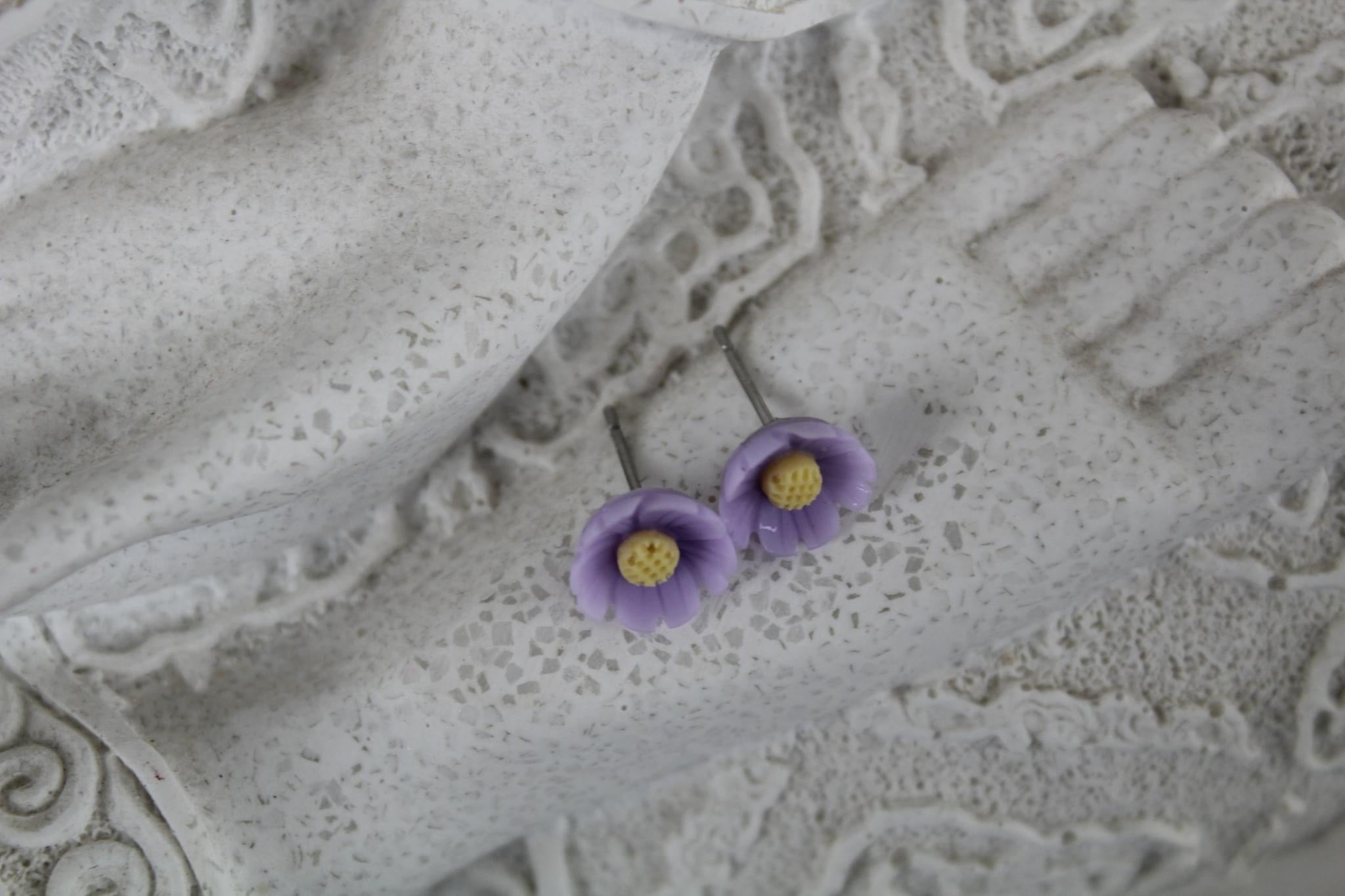 8mm purple/yellow flower earrings